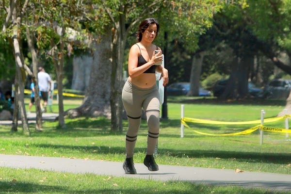 Camila Cabello Booty en Leggings en West Hollywood (+Fotos)