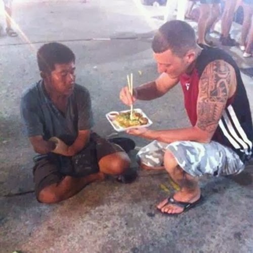 When this man not only bought food for a homeless guy missing an arm, but let him enjoy Japanese food that requires chopsticks by feeding him.