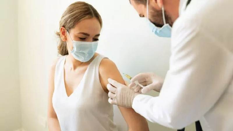Covid-19 hastalığını geçirenler aşı olmalı mı?