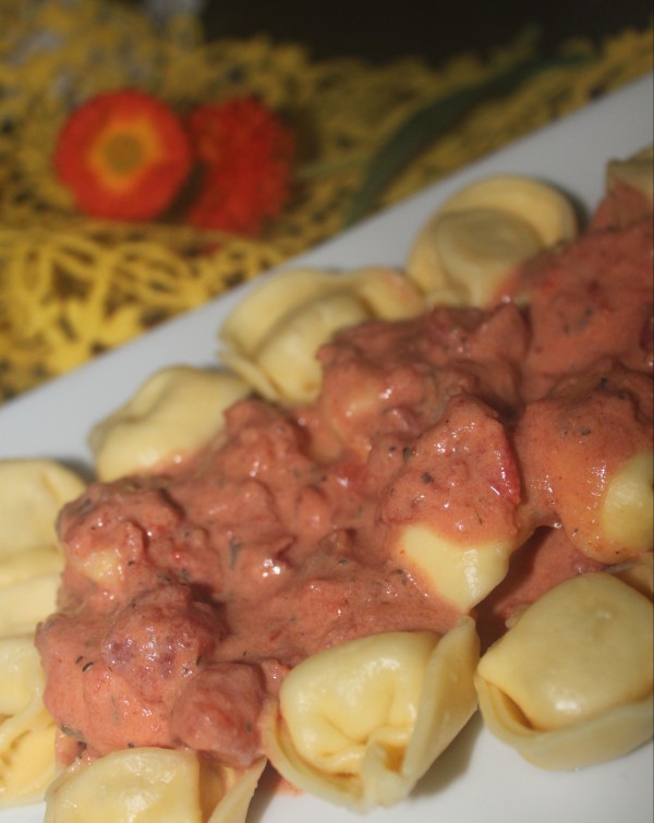 Tortellini mit Tomaten-Frischkäse-Sauce