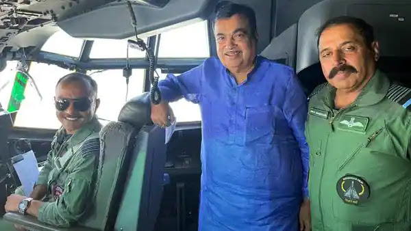 Nitin Gadkari’s promise to Air Force Chief : 15 days, instead of 1.5 years, for the construction of emergency air strips