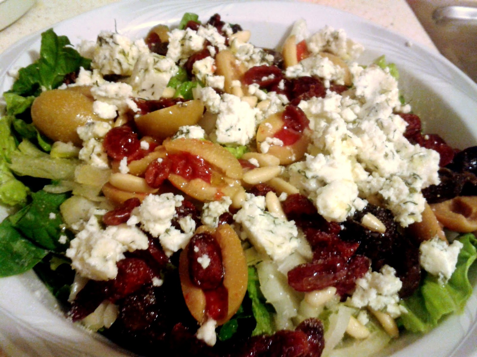 Festigan ISPANAKLI, KURU MEYVELİ SALATA ve ENGİNARLI, ETLİ BEZELYE