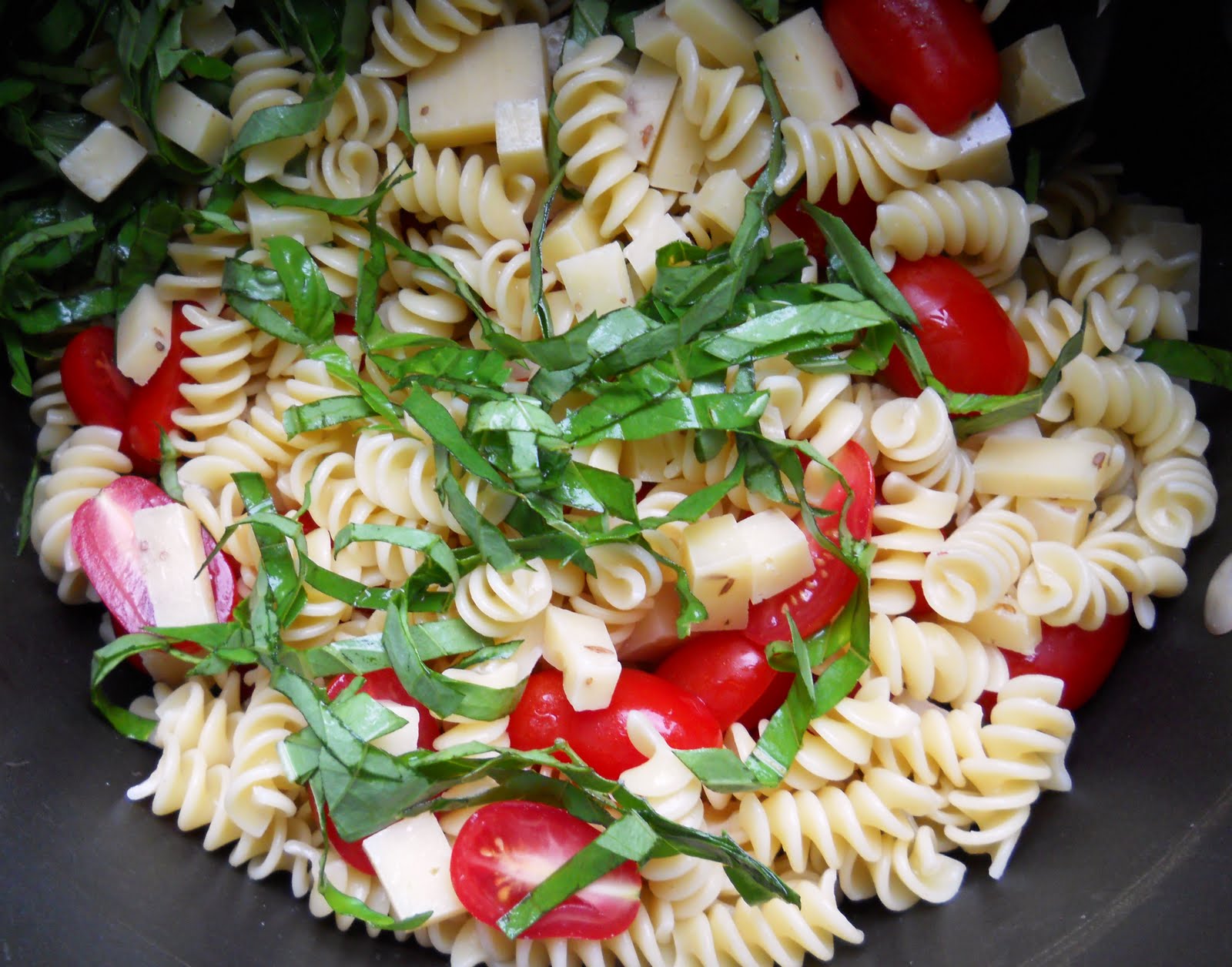 Spicy Gouda Tomato Pasta Salad NeighborFood