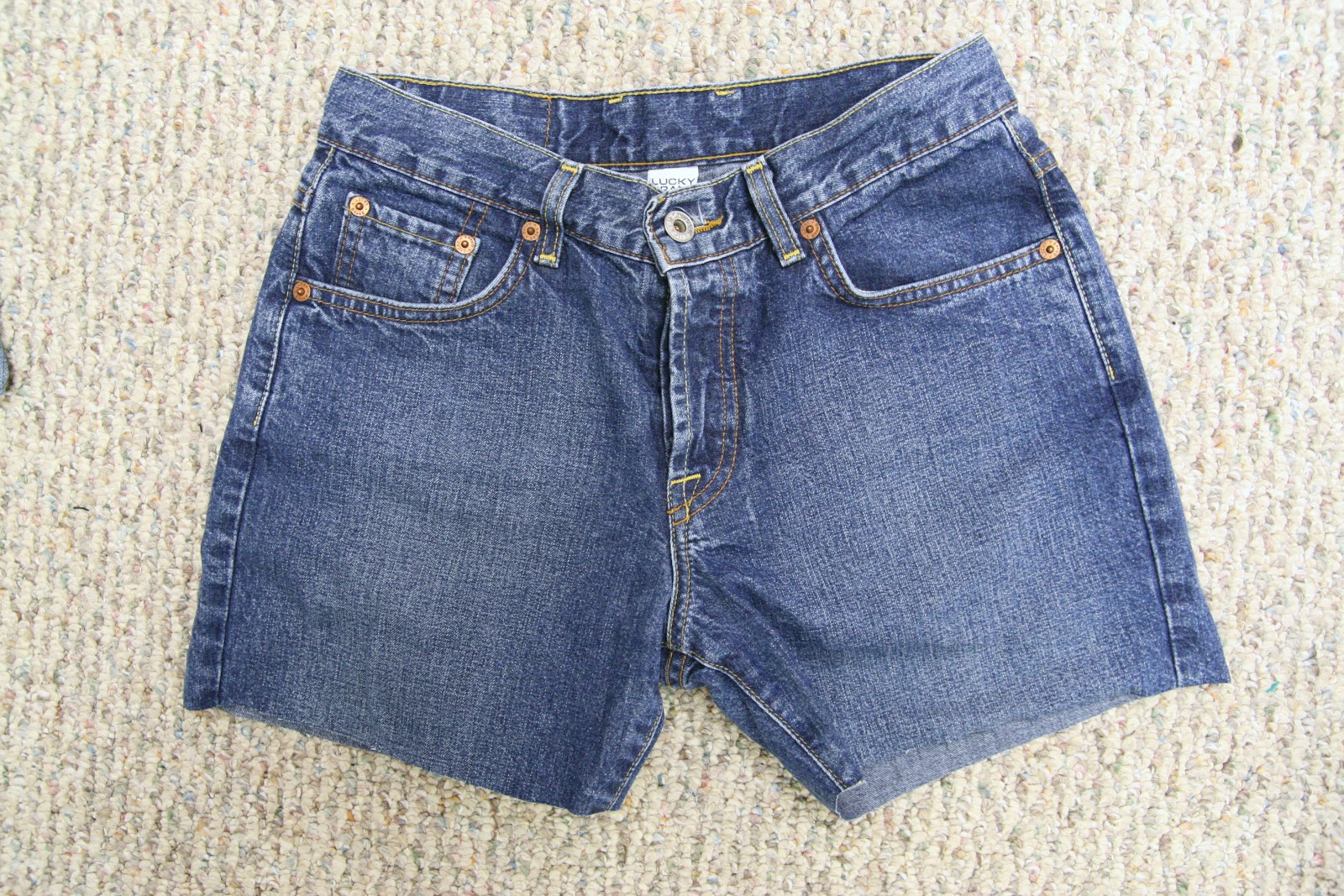 Thrift and Shout: Thrifty Tutorial: How to Make Jorts