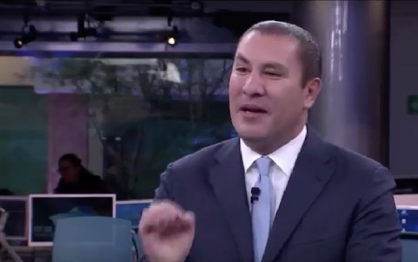 Ex gobernador de Puebla quiere ser presidente, presenta su librito que nadie lo lee y hace el ridículo Ex gobernador de Puebla quiere ser presidente, presenta su librito que nadie lo lee y hace el ridículo