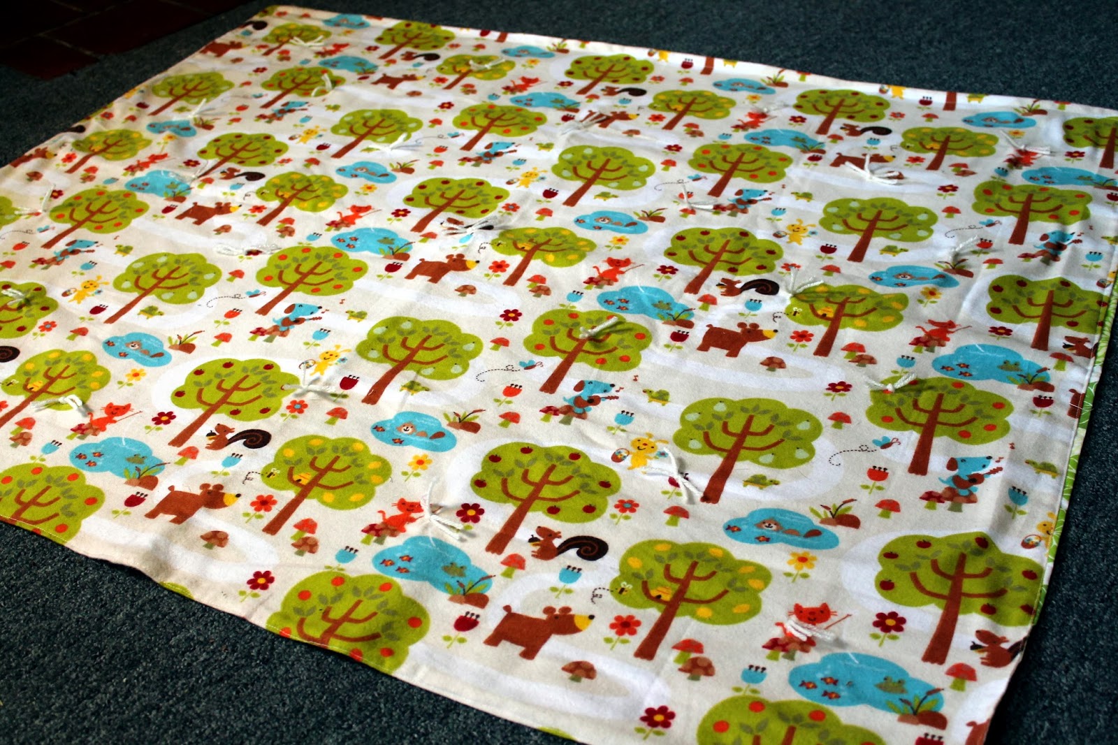 shellmo Easy Baby Quilt with Yarn Ties