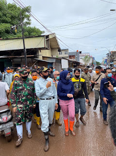 Peduli Korban Banjir, Ketua Komisi A DPRD Bantaeng A.Pratita Nareswari Putri Wijaya Salurkan Bantuan Logistik