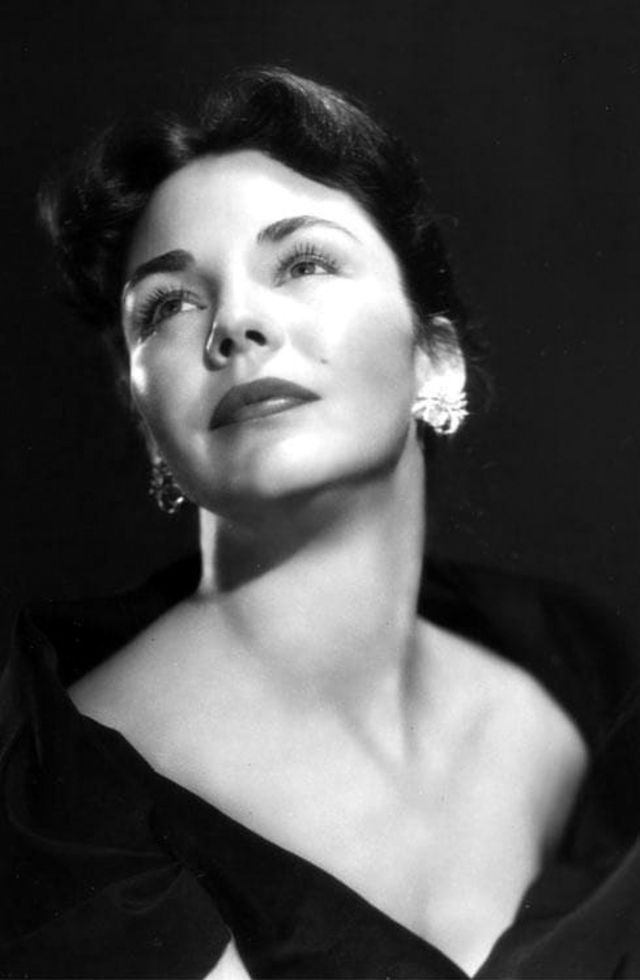 40 beautiful photos jennifer jones 1940s 1950s vintage 40 beautiful photos jennifer jones 1940s 1950s vintage