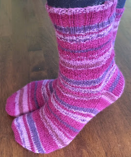 Socks knitted with DROPS Fabel Berry Dreams and has asymmetrical wedge toes and traditional heel flap