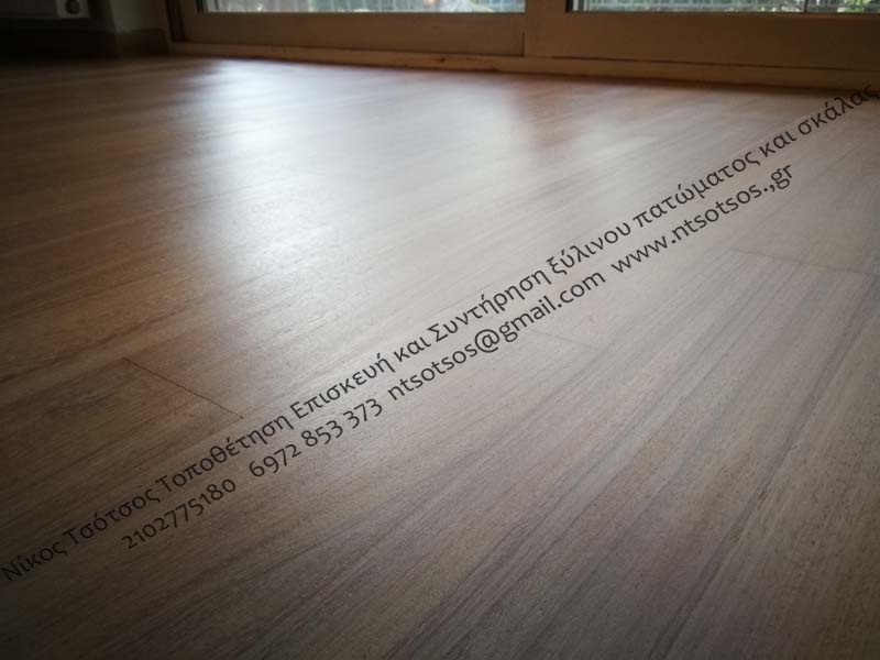 Αλλαγή χρώματος σε ιρόκο ξύλινο πάτωμα δίνοντας του φυσική απόχρωση