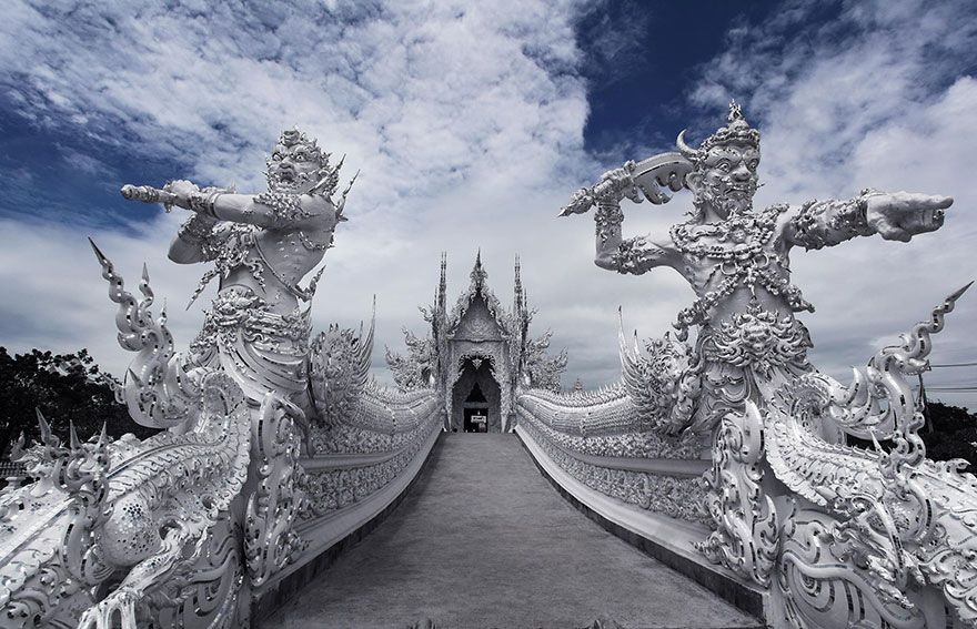 Thailands White Temple Looks Like It Came Down From Heaven