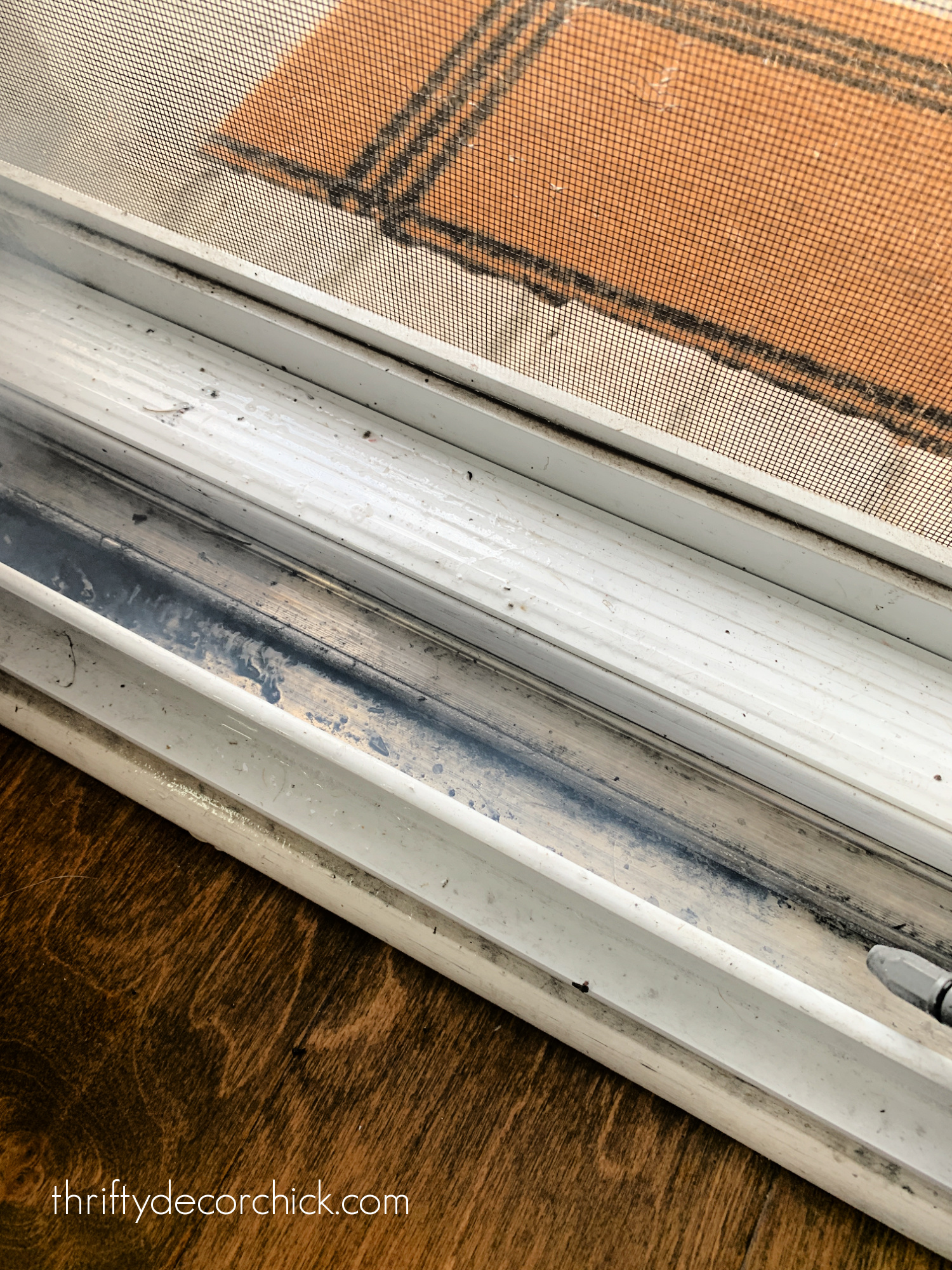 HOW TO PROFESSIONALLY CLEAN WINDOW & DOOR TRACKS 