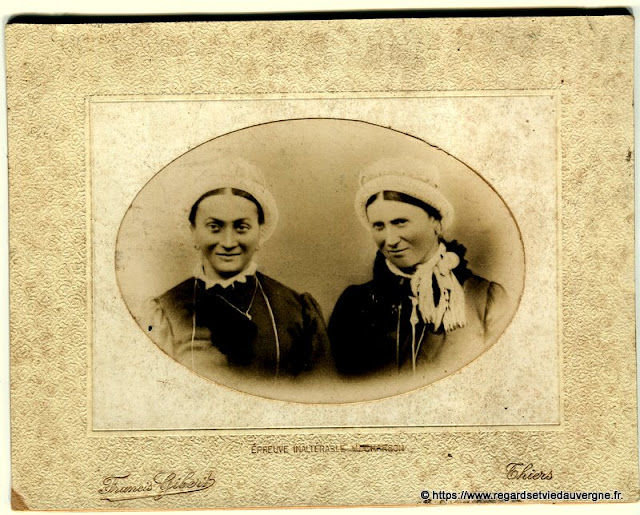 photo ancienne, portrait de deux Thiernoises.