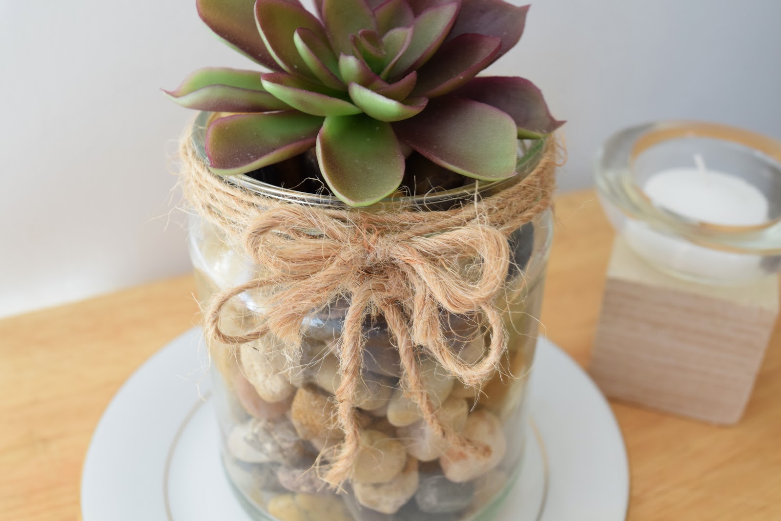 Tips, Treats & Treasures: Stylish Succulent Pot - DIY Jar Recycle