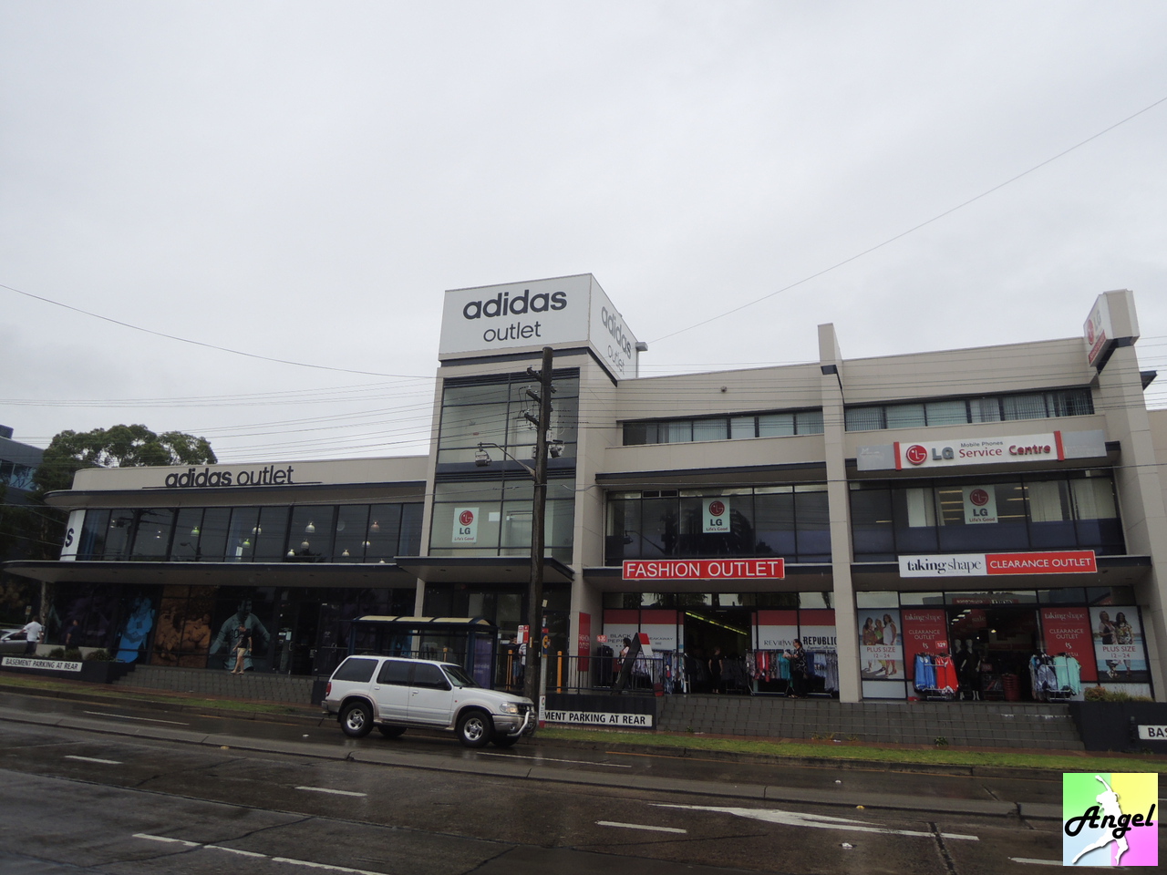 adidas outlet airport road
