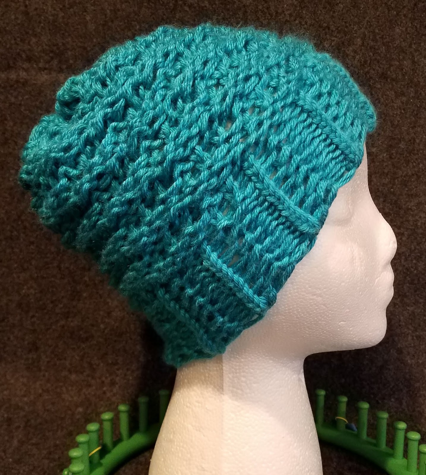 Looming Exclusive Designs: Twisted Triangle Hat