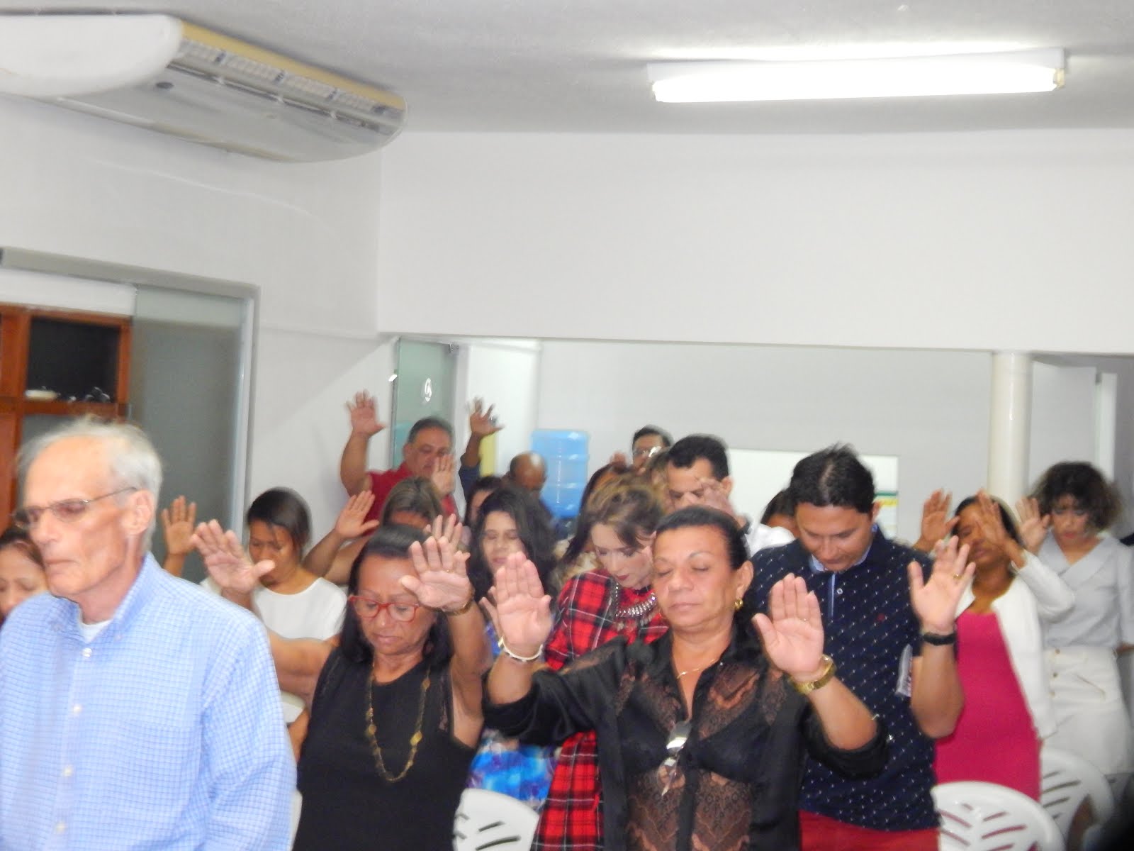 IGREJA FELIZ PELO QUE DEUS É