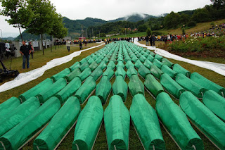 Srebrenitsa Katliamı 465 sivilin defnedilişi (11 Temmuz 2007)