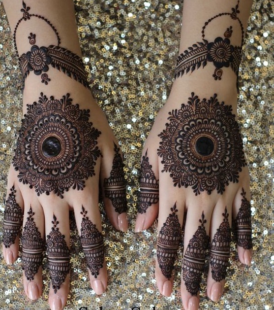 10 Beautiful Bracelet Mehndi Designs That Are Intricately Indian