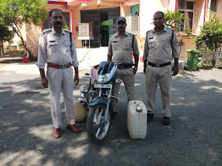 कच्ची  शराब की तस्करी में लिप्त आरोपी गिरफ्तार, 60 लीटर कच्ची शराब एंव मोटर सायकल जप्त श्रम वीर भारत न्यूज़ जबलपुर सिटी न्यूज