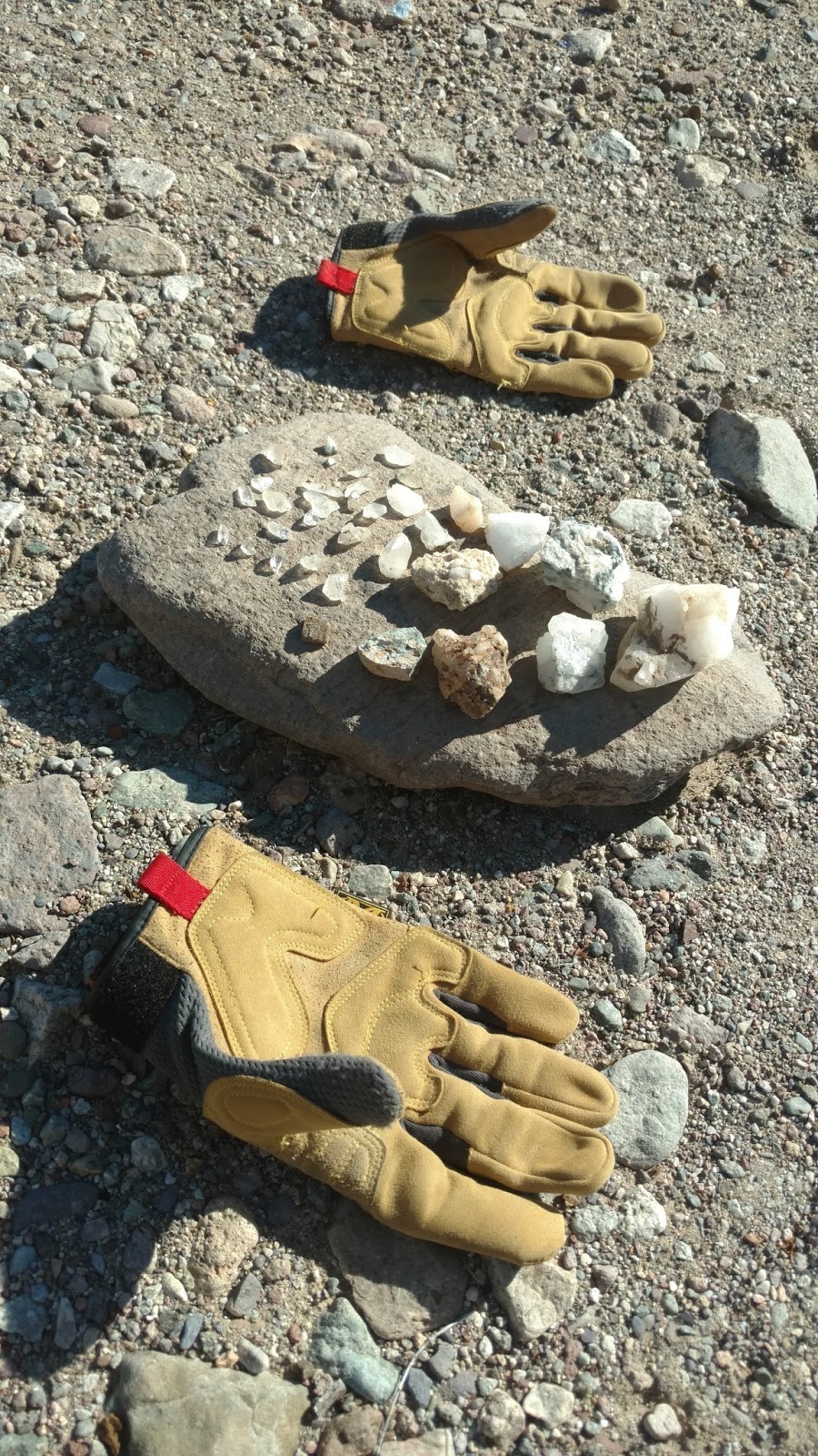 Dave'n'Kathy's Vagabond Blog Rockhounding at Crystal Hill in