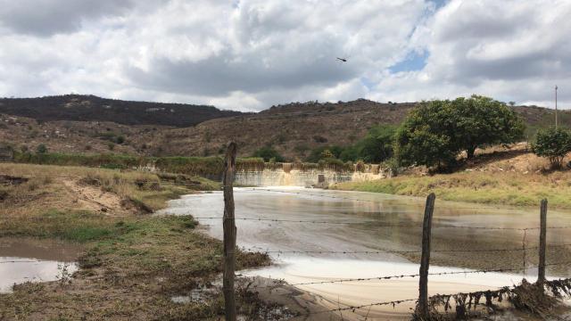 Após chuvas na região, águas chegam ao Rio Capibaribe, em Jataúba