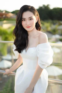 Vẻ gợi cảm, cuốn hút của người đẹp xin rút khỏi 'Hoa hậu Việt Nam 2020'
