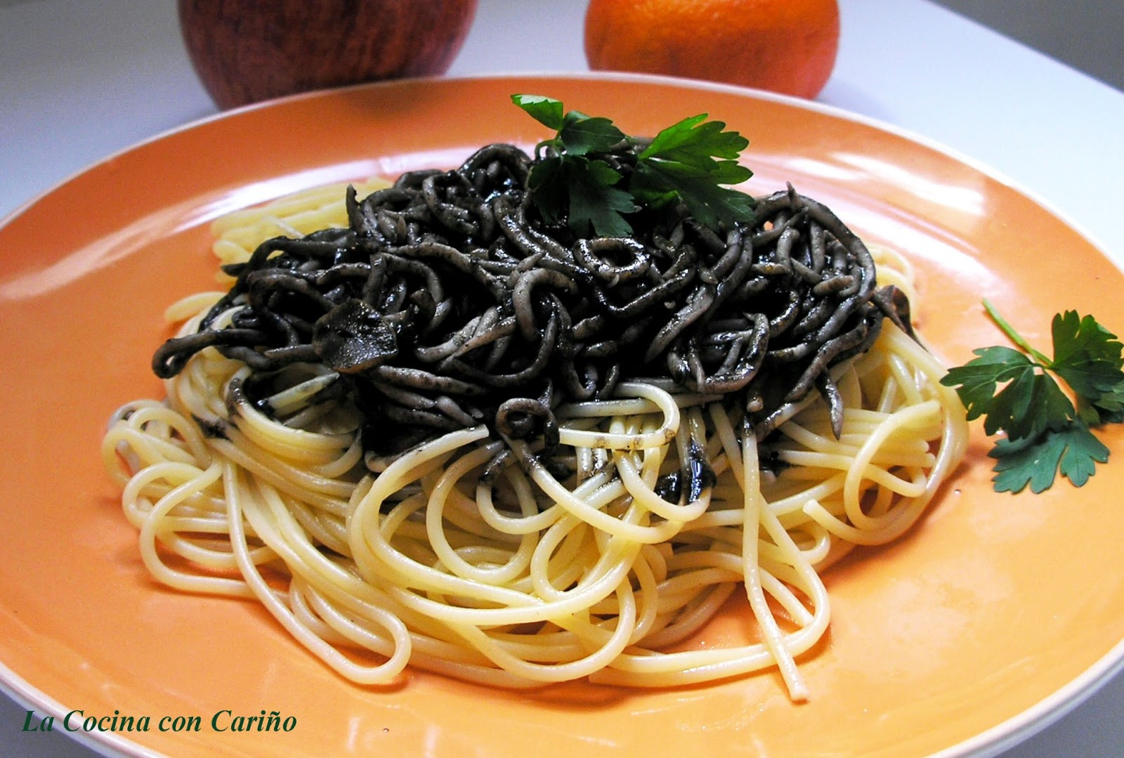 ESPAGUETIS CON GULA EN SALSA DE