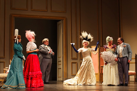 http://www.comedie-francaise.fr/spectacle-comedie-francaise.php?spid=1418&id=517