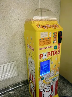 Things to do in Palma de Mallorca: buy popcorn from the Popitas machine at the airport