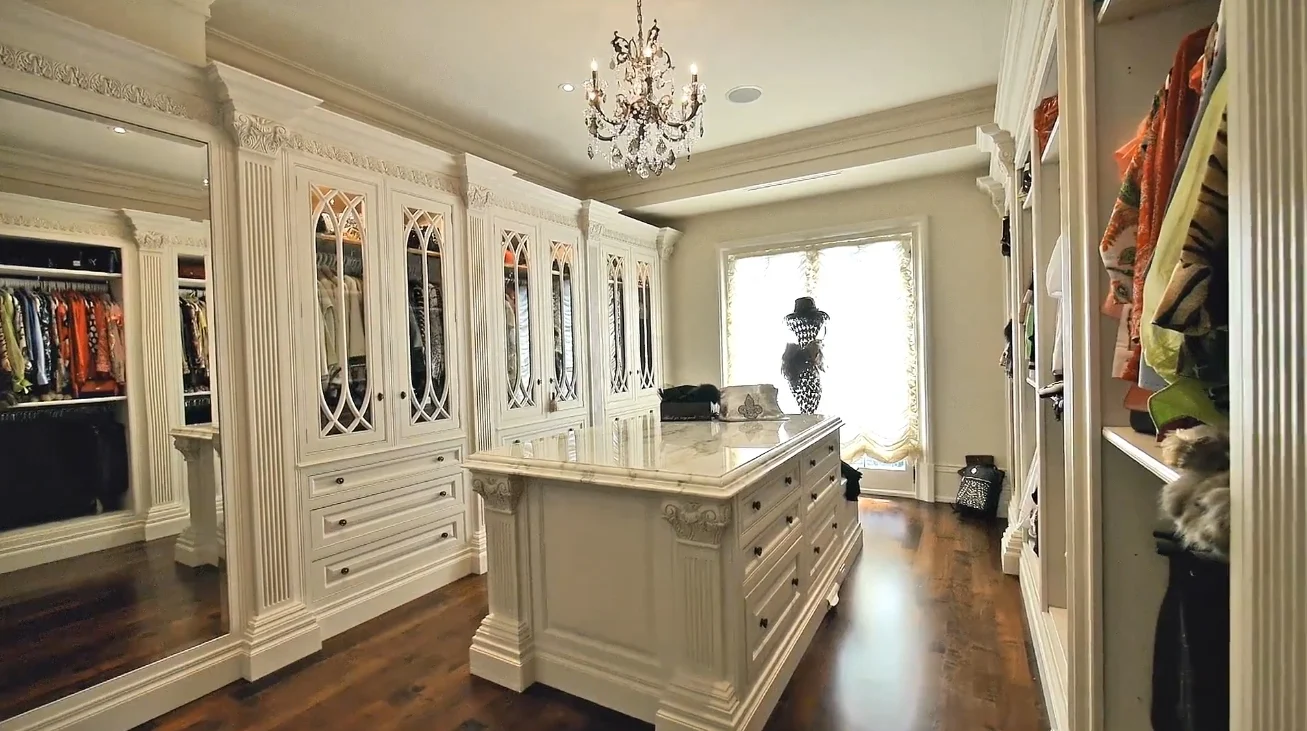 Luxury Mansion Interior Design Tour vs. 489 Lakeshore Road East, Oakville, ON - Sotheby's International Realty Canada