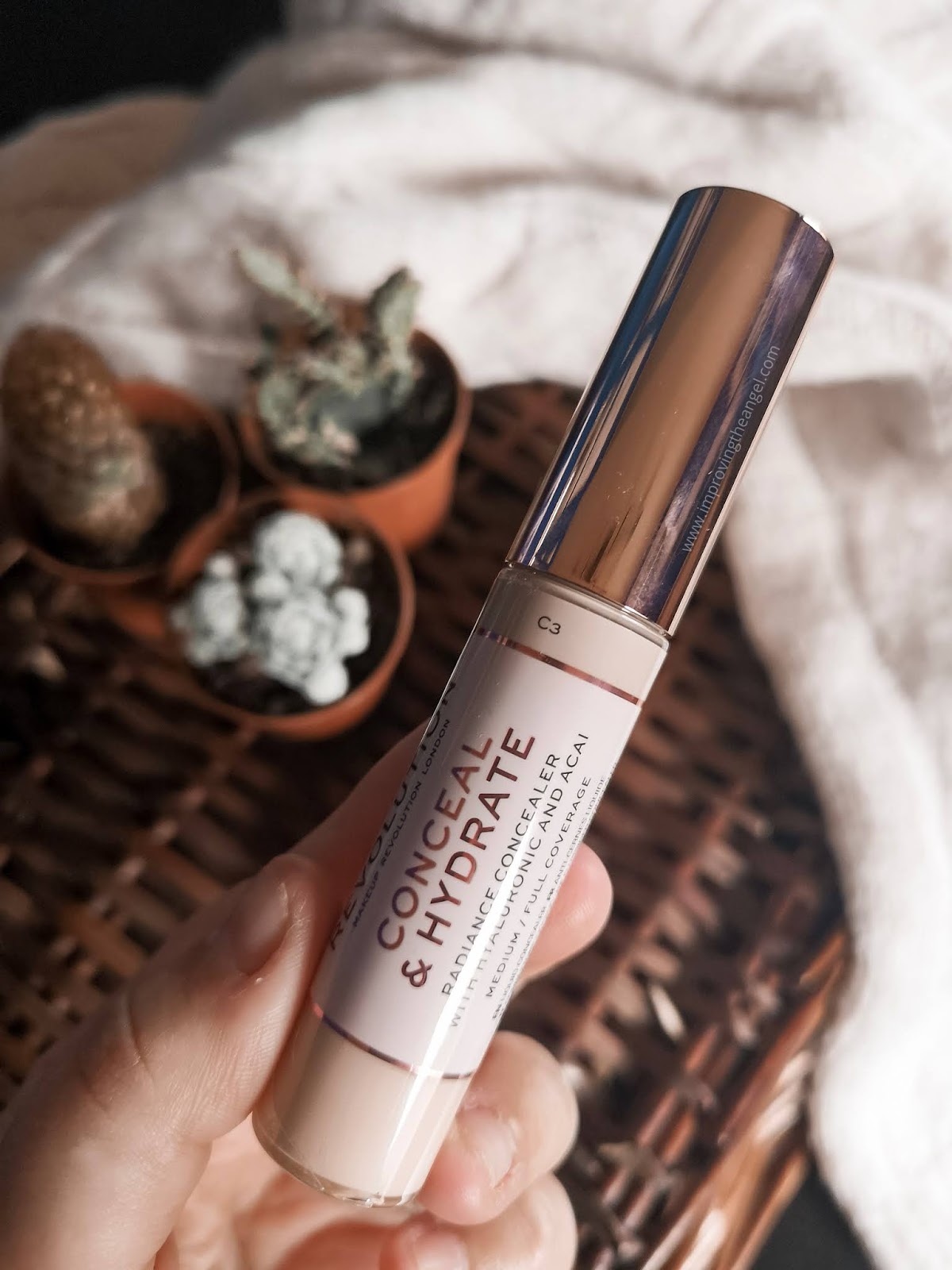  corrector Conceal & Hydrate Makeup Revolution