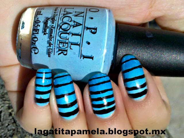 blue gradient nails