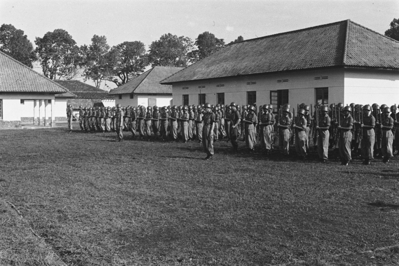 Pasukan infantri lokal bentukan Belanda di Cimahi, 1948 (2)