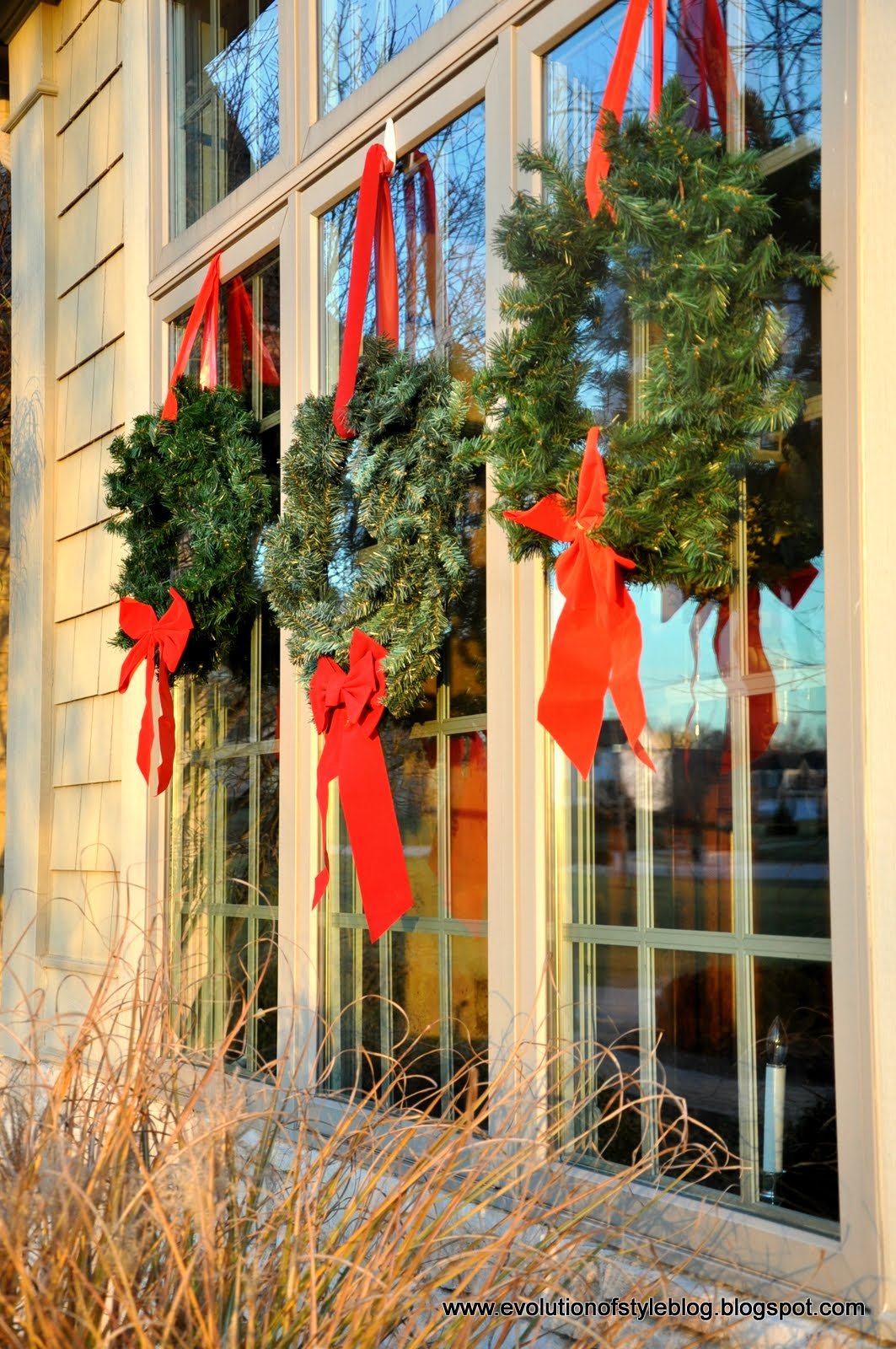 Easy Outdoor Holiday Decor - Evolution of Style