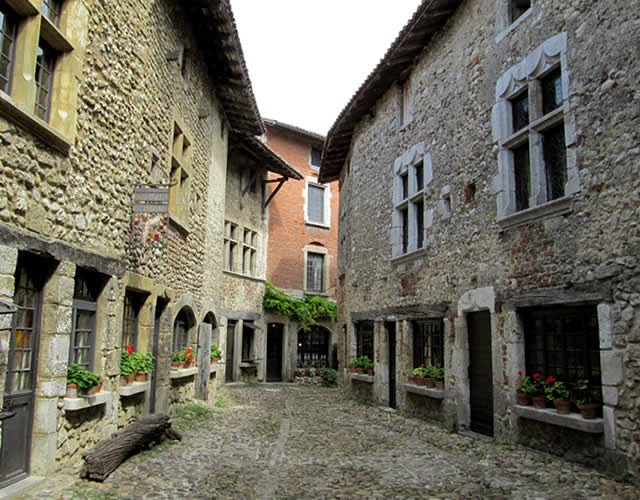 Pérouges - cidade medieval do século XII - Ródano-Alpes, Lyon, França ...