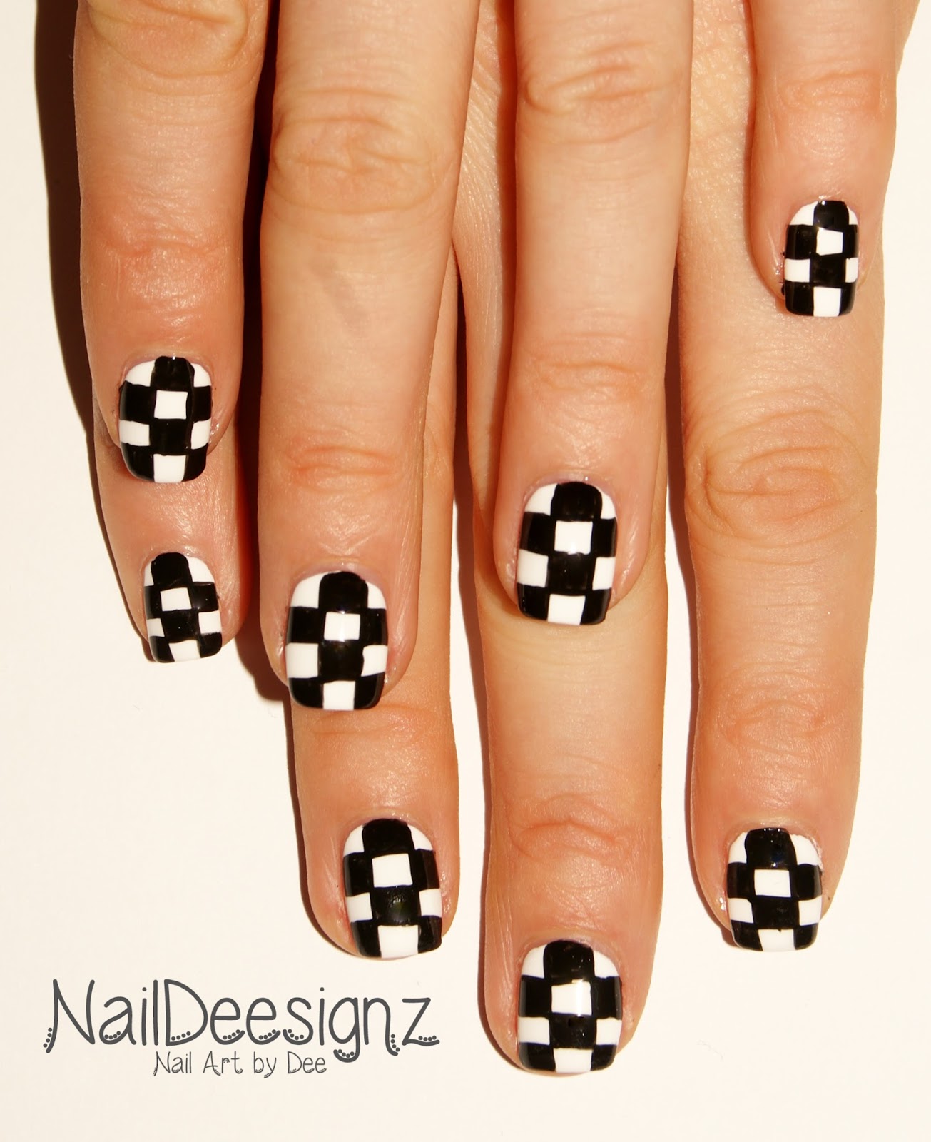 NailDeesignz: Checkered Nail Art