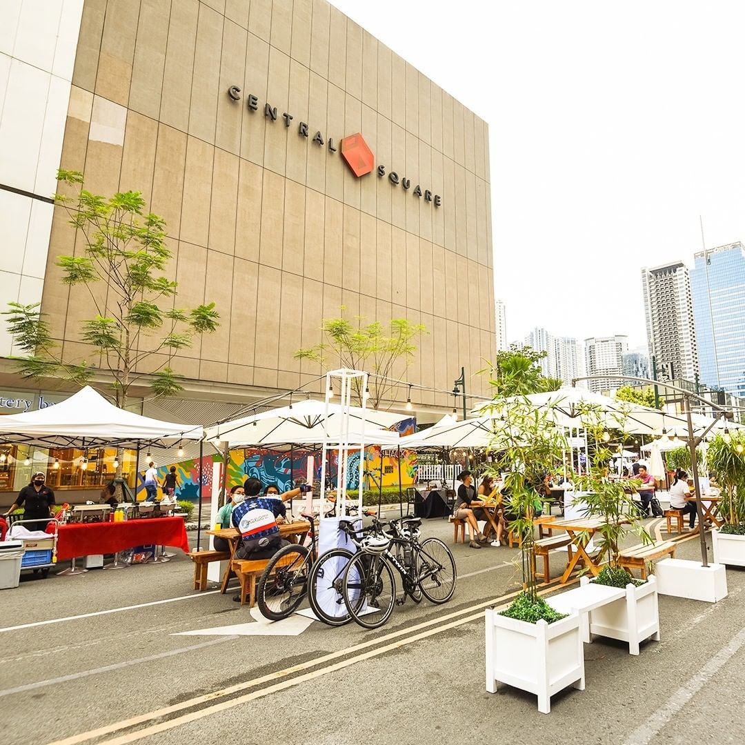 Bonifacio High Street put up more al fresco dining areas in BGC, Taguig It's More Fun With Juan