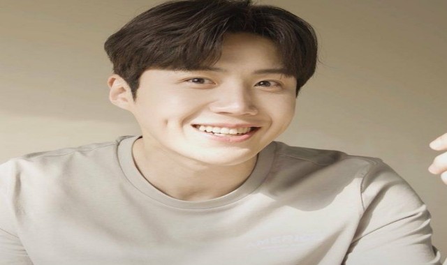 كيم سيون هو سيصدر أغنية فردية شارك في كتابة كلماتها