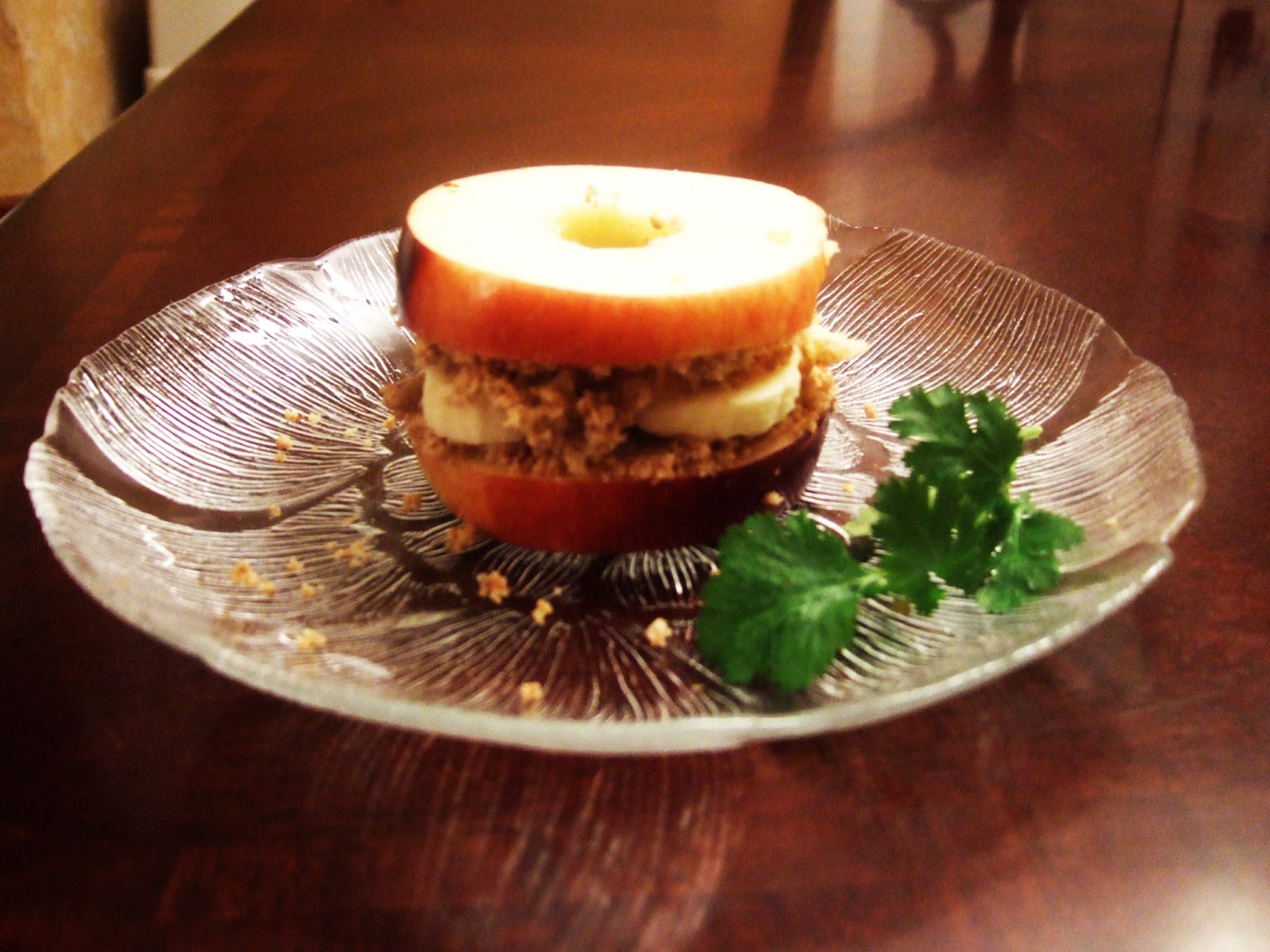 Raw Recipes ALMOND BUTTER APPLE SANDWICH!