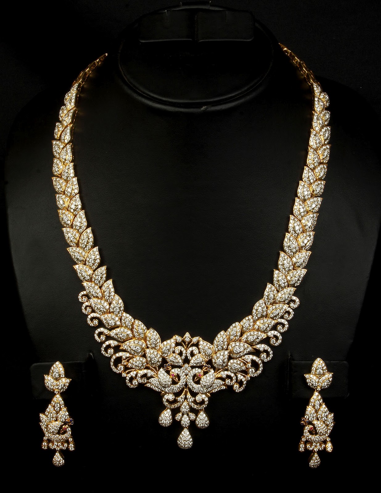 MALAR WORLD: Vummidiars Diamond Necklace Set Models