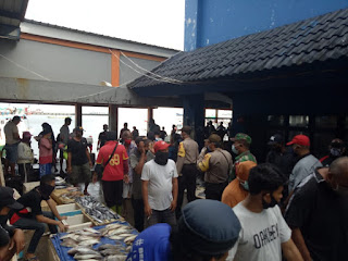 Terapkan Protokol Kesehatan, TNI-Polri Beri Imbaun di Pelelangan Ikan Paotere
