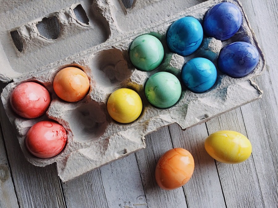 Cómo teñir huevos de colores