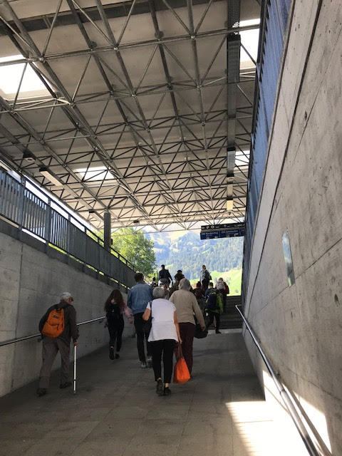 スイス　フルーティゲンへ到着　駅