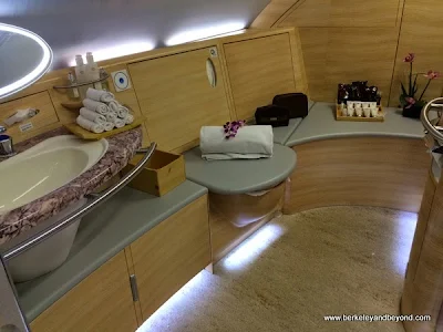 shower cubicle on Emirates A380