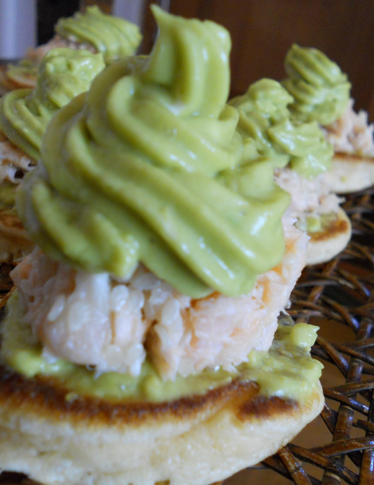 Cocina Chilena . Recetas Caseras BLINIS DE PAPAYA CON SALMÓN Y PALTA