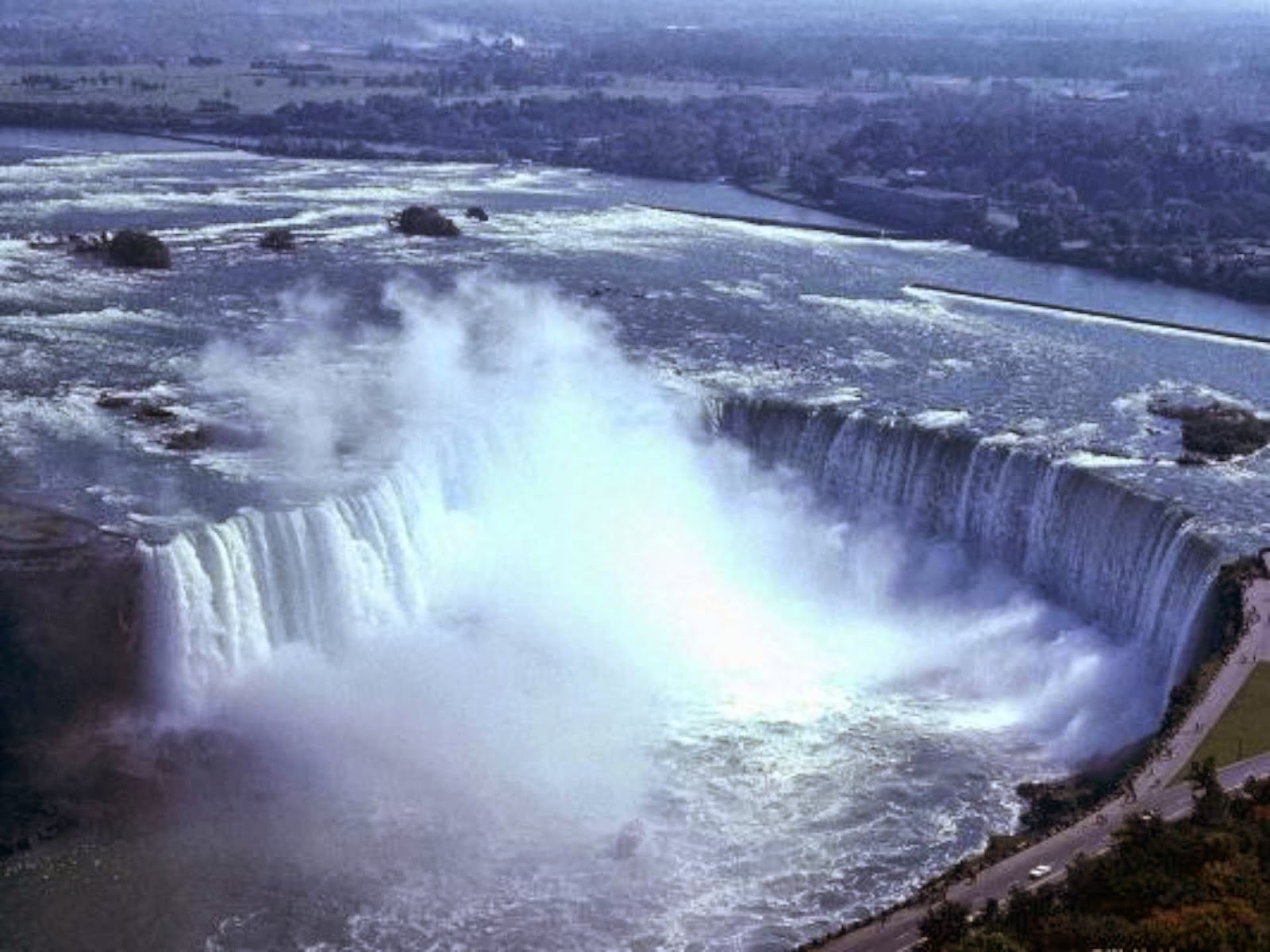 Крупнейший водопад северной америки. Ниагарский водопад фото. Ниагарский водопад самый высокий водопад в мире.