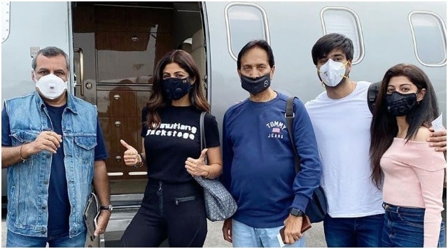 Shilpa Shetty Takeoff To Manali For Hungama 2 Shooting Along With Team.