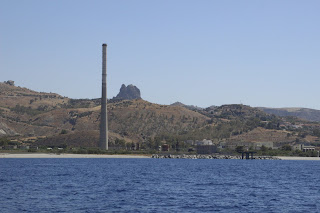 Fábrica abandonada en la costa de Calabria