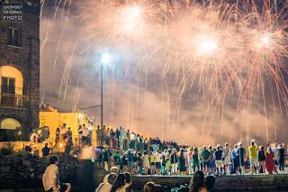 Antiche tradizioni dell' Isola d' Ischia, Festa a mare agli scogli di Sant' Anna 2019, Festa di Sant'Anna 2019, foto Ischia, fotografare i fuochi d'artificio, Incendio del Castello Aragonese Ischia, 